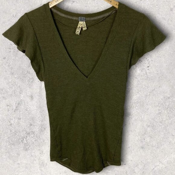 Free People Moss Green Flutter Sleeve Tee Size XS V-Neck Knit Moss Short‎ Boho - Picture 2 of 12